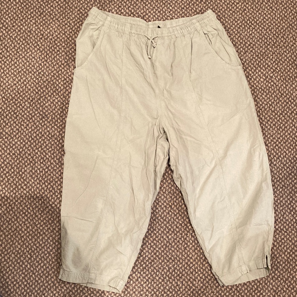 Dress Barn Light Weight Capris